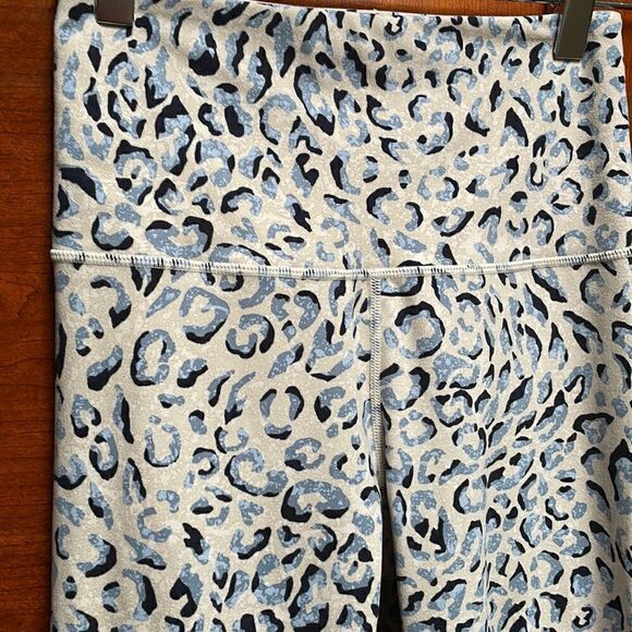 VarleyāLeopardāPrintĀ Leggingsā - Picture 3 of 5